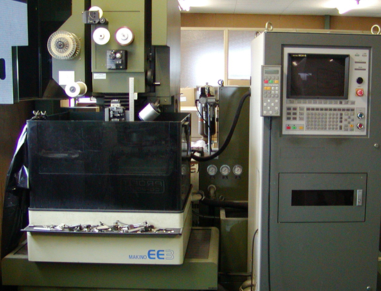 ワイヤ放電加工機牧野フライス製 EE3