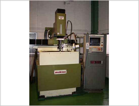NC放電加工機牧野フライス製 EDNC-64
